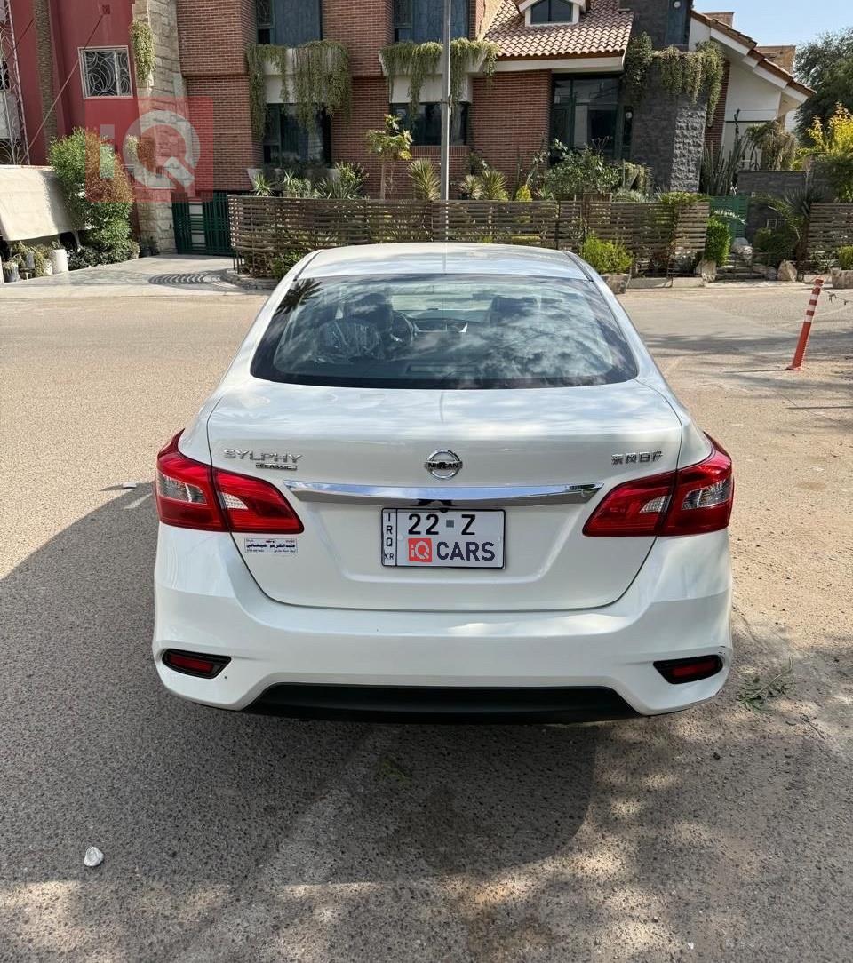 نيسان سيلفي